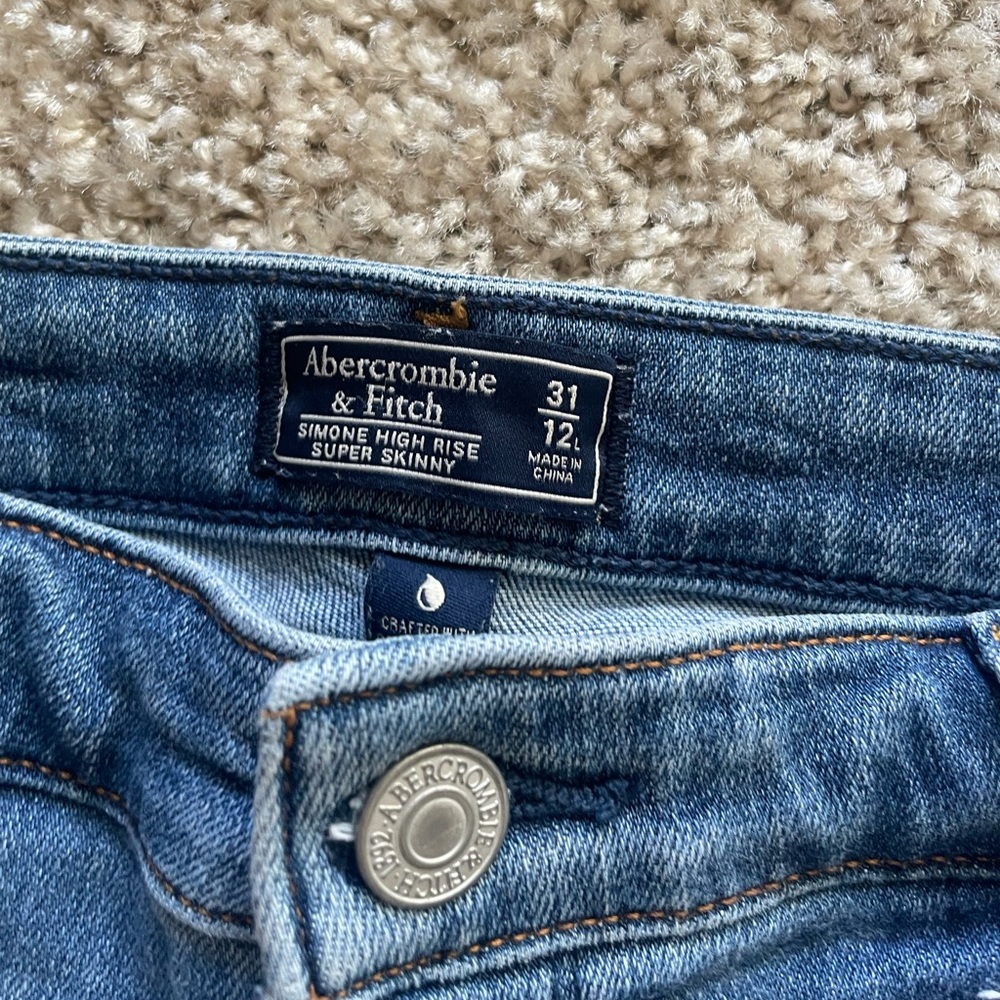 A&F High Rise Jeans - Picture 3 of 5